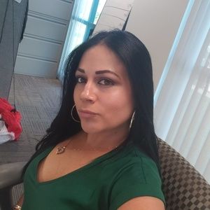 Meet your Posher, Yesenia